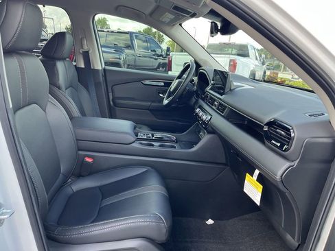 New 2025 Honda Pilot EX-L image 8