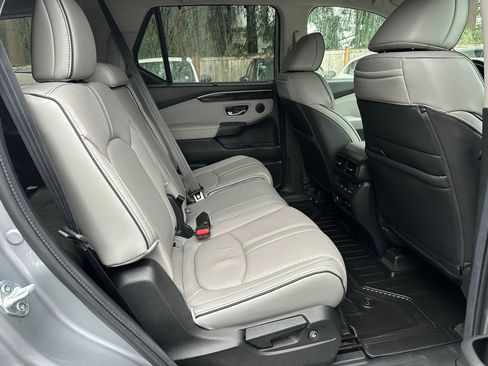 Used 2024 Honda Pilot Elite image 12