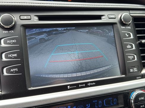 Used 2018 Toyota Highlander XLE AWD/4WD image 21