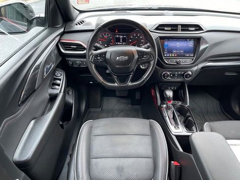 Used 2021 Chevrolet TrailBlazer RS w/ Sun and Liftgate Package image 6