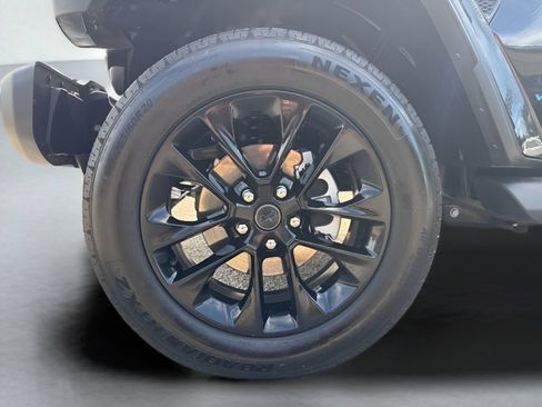 Used 2025 Jeep Wrangler Unlimited Sahara AWD/4WD image 31