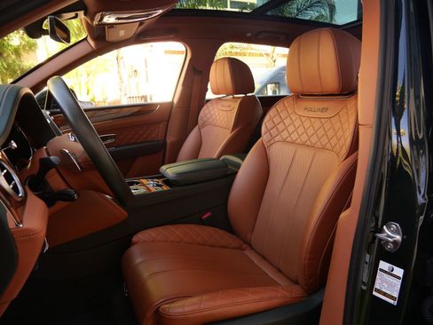 Used 2020 Bentley Bentayga image 16