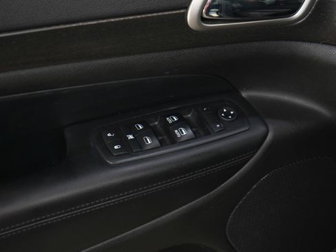 Used 2017 Jeep Grand Cherokee Altitude AWD/4WD image 19