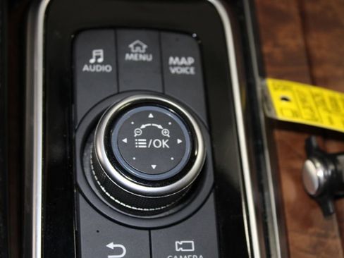 Used 2024 Nissan Armada SL w/ Captain's Chairs Package image 59