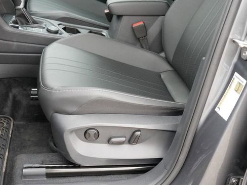 Certified 2024 Volkswagen Tiguan SE R-Line image 14