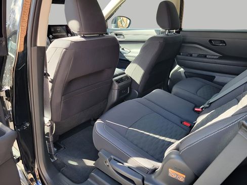 Used 2024 Nissan Pathfinder SV AWD/4WD image 13