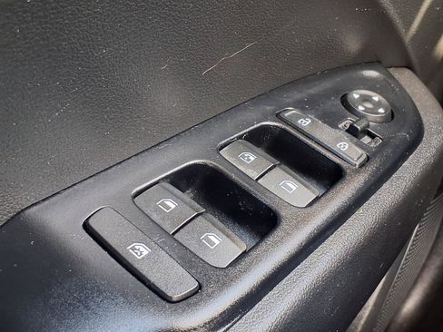 Used 2020 Hyundai Venue SEL FWD image 10