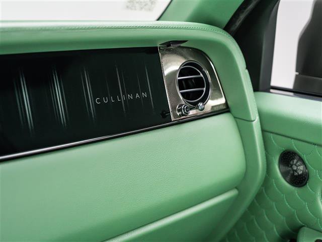 Used 2025 Rolls-Royce Cullinan AWD/4WD image 33