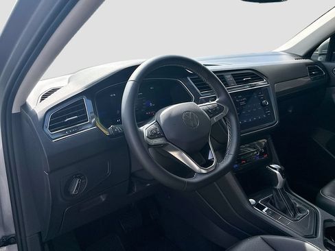 Used 2023 Volkswagen Tiguan SE FWD image 24
