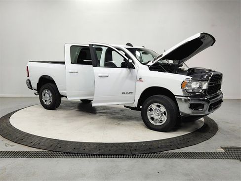 Used 2022 RAM 2500 Big Horn w/ Cold Weather Group image 9