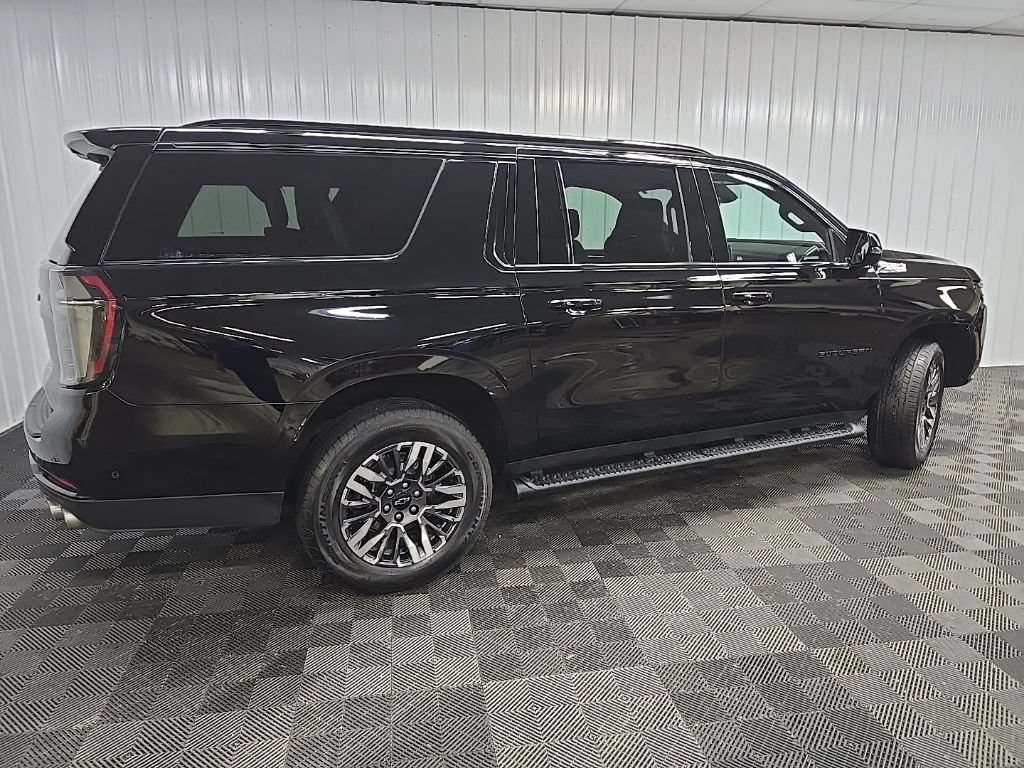Used 2026 Chevrolet Suburban Z71 w/ Comfort Package AWD/4WD image 3