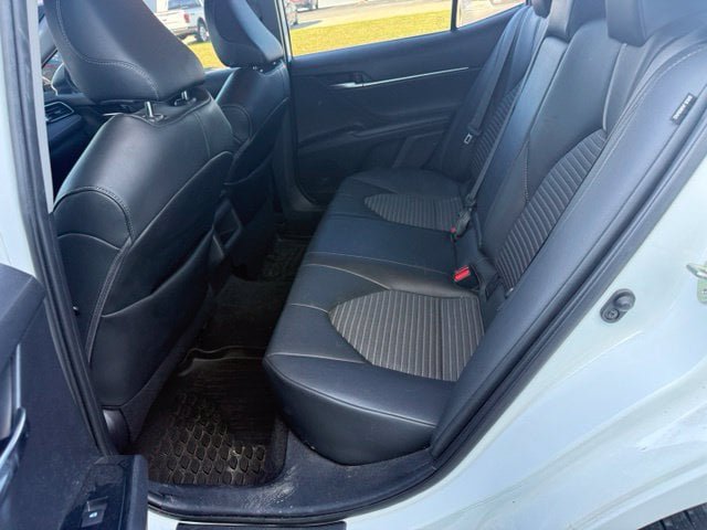 Used 2020 Toyota Camry SE w/ Blackout Package FWD image 17