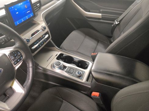 Used 2023 Ford Explorer XLT AWD/4WD image 26