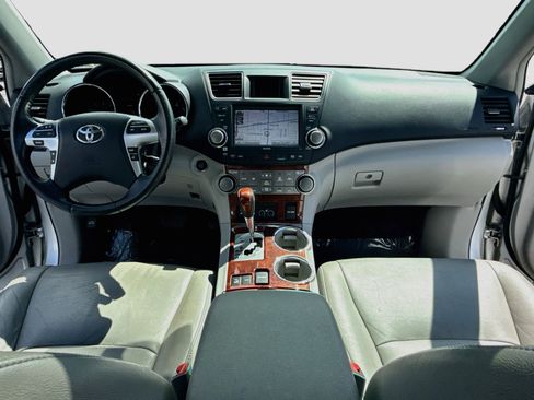 Used 2012 Toyota Highlander Limited w/ Tow Pkg AWD/4WD image 15