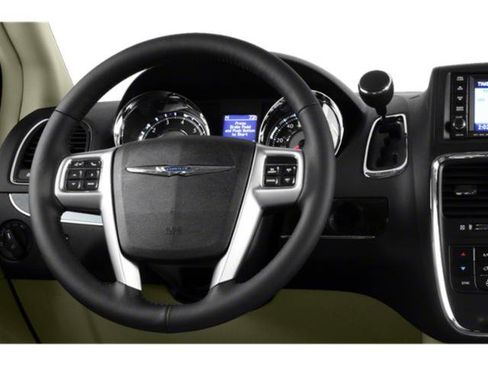 Used 2015 Chrysler Town & Country Touring-L w/ Driver Convenience Group FWD image 10
