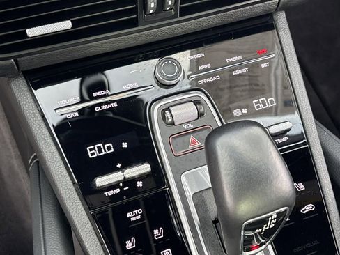 Used 2021 Porsche Cayenne S image 22