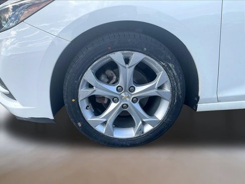 Used 2018 Chevrolet Cruze Premier FWD image 32