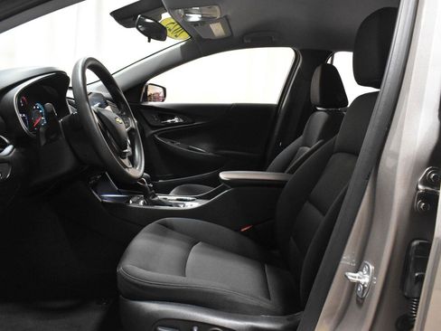 Used 2025 Chevrolet Malibu LT FWD image 3