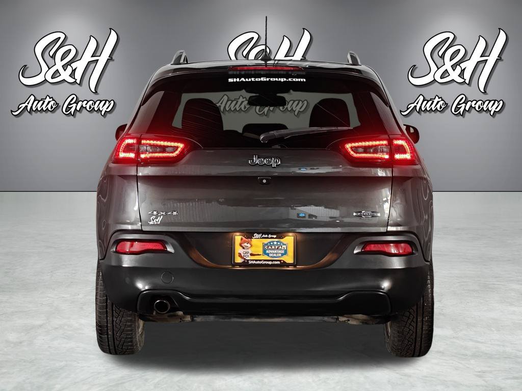 Used 2017 Jeep Cherokee Latitude w/ Cold Weather Group AWD/4WD image 19