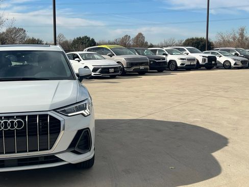 Used 2024 Audi Q3 2.0T Premium image 3