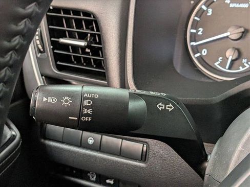 Used 2025 Nissan Rogue SV FWD image 15