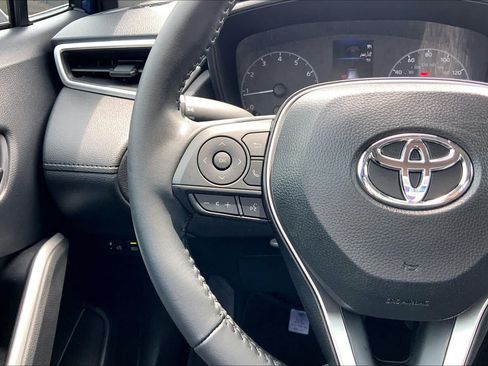 Used 2025 Toyota Corolla Cross LE FWD image 23