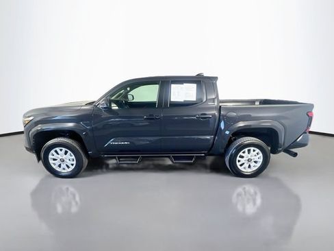 Used 2025 Toyota Tacoma SR5 AWD/4WD image 5