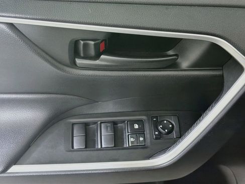 Used 2021 Toyota RAV4 LE FWD image 15