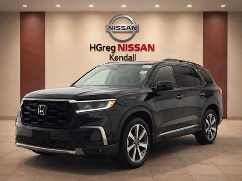 Used 2024 Honda Pilot Touring image 3