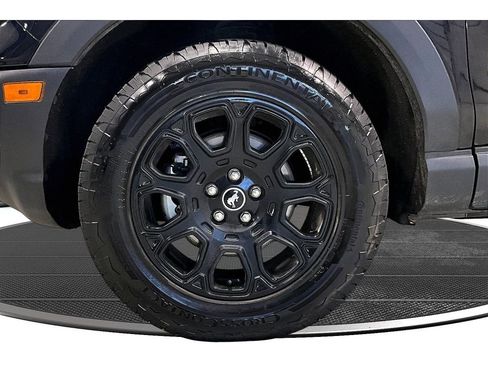 Used 2025 Ford Bronco Sport Badlands image 11