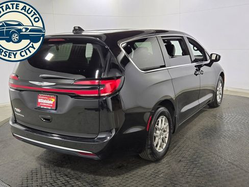 Used 2025 Chrysler Pacifica Select FWD image 7