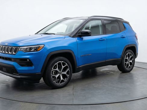 Used 2025 Jeep Compass Limited AWD/4WD image 3