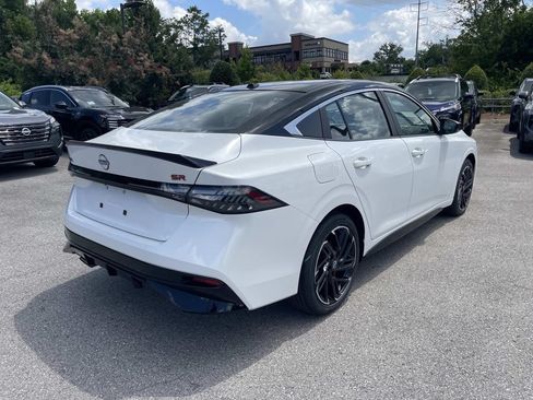 New 2026 Nissan Sentra SR w/ Floor Mat Package FWD image 3
