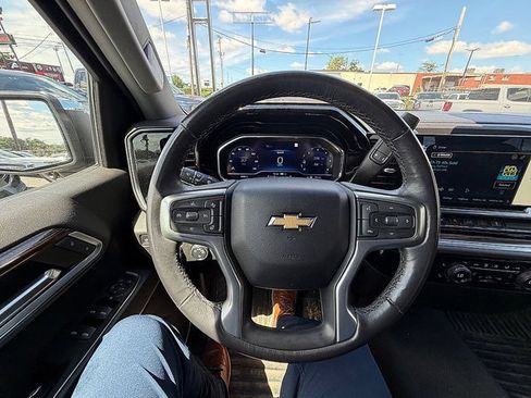 Used 2022 Chevrolet Silverado 1500 LT AWD/4WD image 31