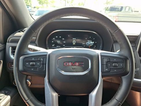 Used 2024 GMC Yukon SLT AWD/4WD image 23