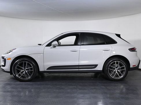 Certified 2026 Porsche Macan AWD/4WD image 2