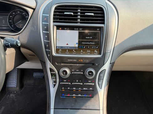 Used 2018 Lincoln MKX Reserve w/ Driver Assistance Package AWD/4WD image 17