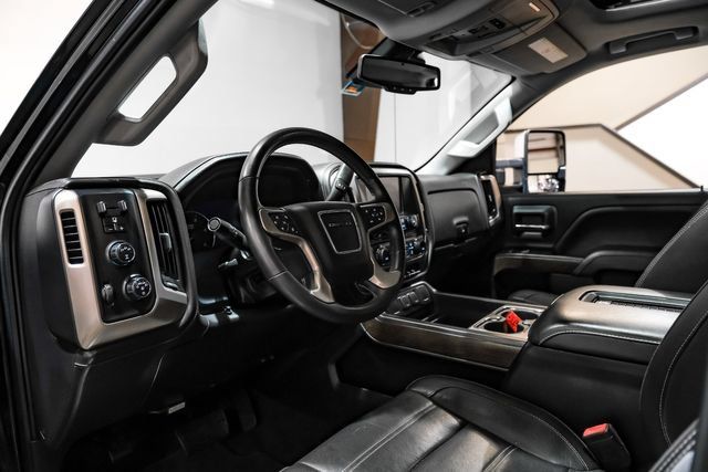 Used 2017 GMC Sierra 2500 Denali w/ Duramax Plus Package AWD/4WD image 3