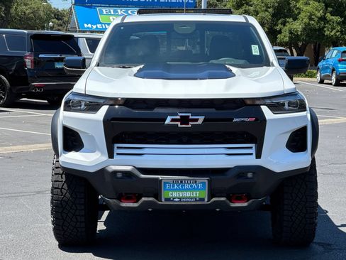 New 2026 Chevrolet Colorado ZR2 w/ Midnight Edition AWD/4WD image 8