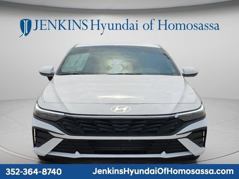 New 2026 Hyundai Elantra SE image 3