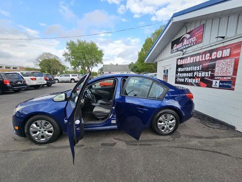 Used 2013 Chevrolet Cruze LS FWD image 24
