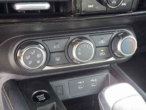 Certified 2025 Nissan Kicks SV image 15