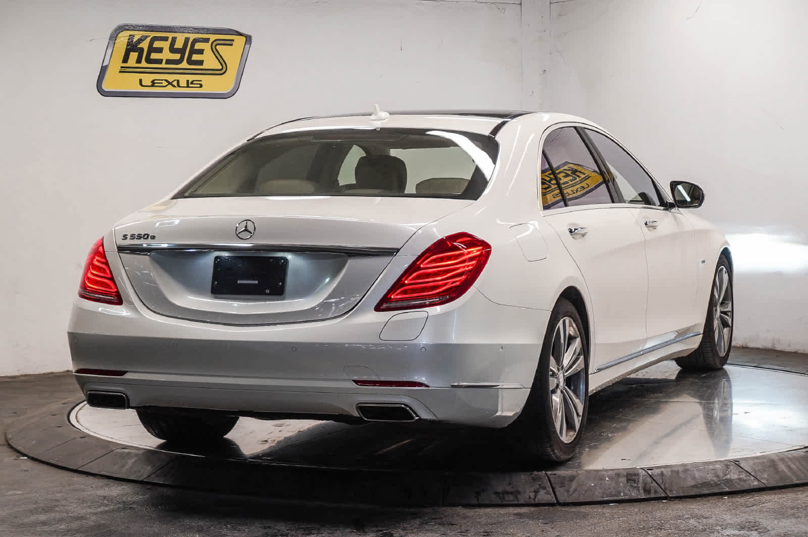 Used 2017 Mercedes-Benz S 550e image 4