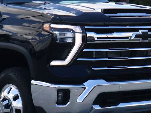 Used 2025 Chevrolet Silverado 3500 LTZ w/ LTZ Plus Package AWD/4WD image 7