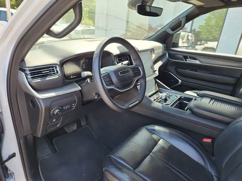Used 2023 Jeep Wagoneer L Series II AWD/4WD image 13