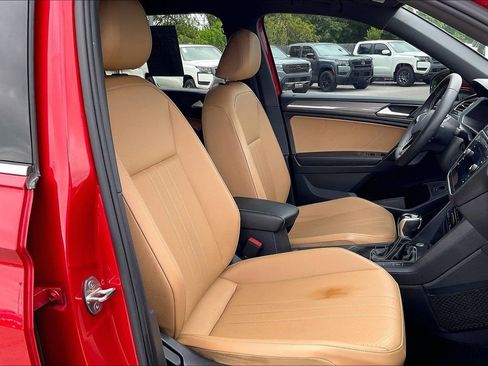 Used 2022 Volkswagen Tiguan SE image 10
