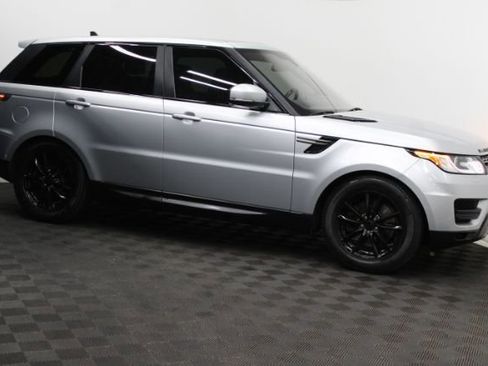 Used 2016 Land Rover Range Rover Sport SE image 3