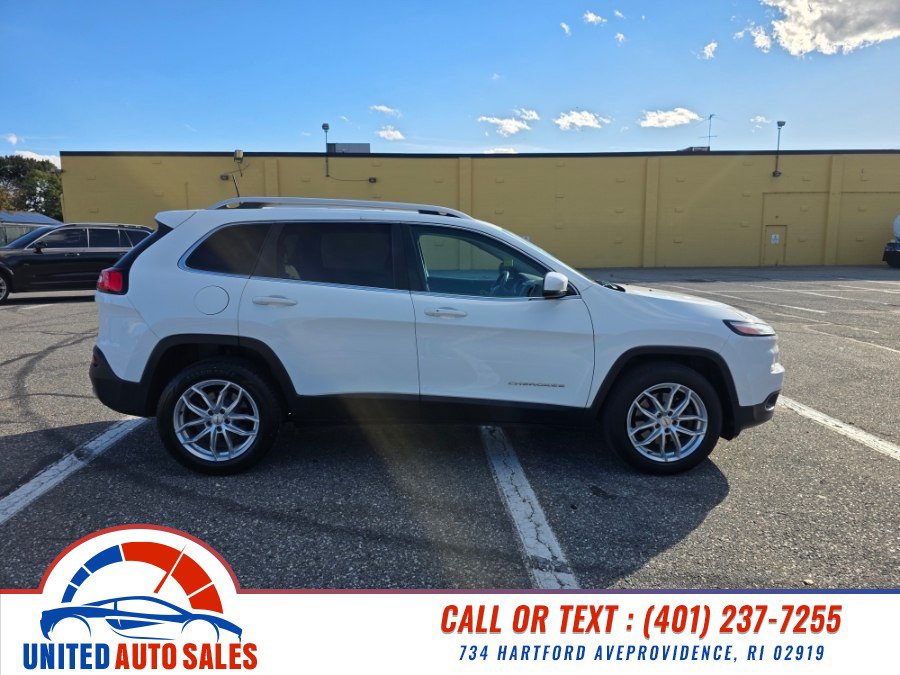 Used 2017 Jeep Cherokee Limited AWD/4WD image 6