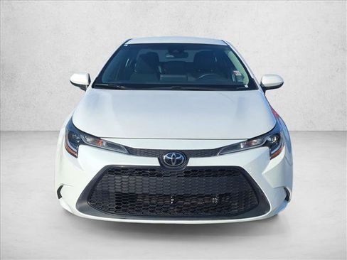 Used 2020 Toyota Corolla LE image 2