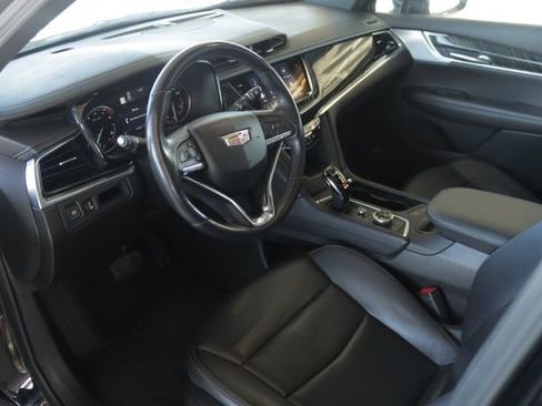 Used 2023 Cadillac XT6 Premium Luxury image 6